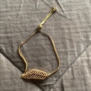 Costume jewelry! Bracelet with leaf.